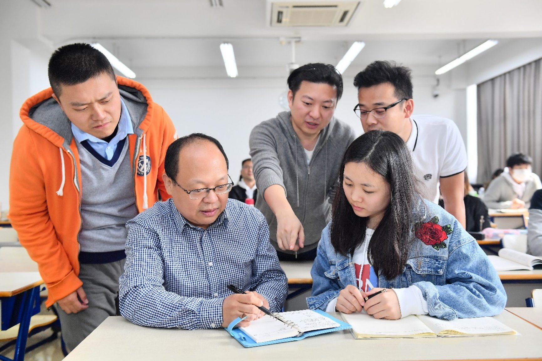 D:\课题申报研究与评奖\北京市教学名师\北京市教学名师\崔学刚申报材料\崔学刚-最终申报材料\崔学刚-最终申报材料\澳门新葡萄新京威尼斯987-崔学刚-照片2.jpg